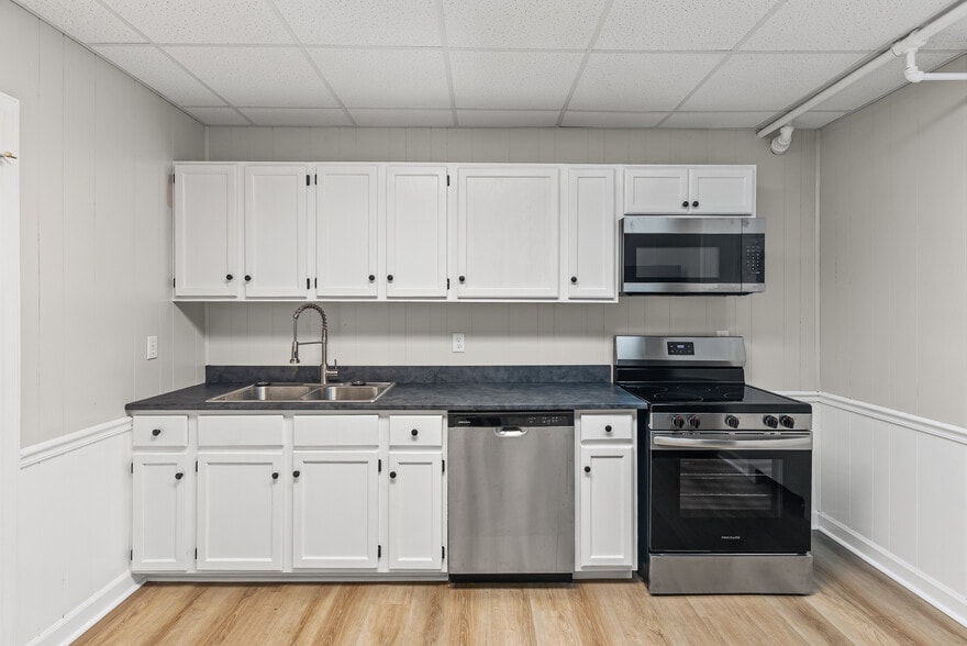 More Photos Of 525 7th St, Altavista Office For Sale