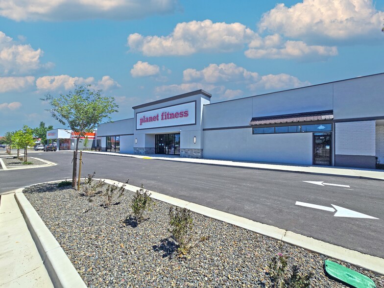 More Photos Of 1600 N Main St, Meridian General Retail For Lease