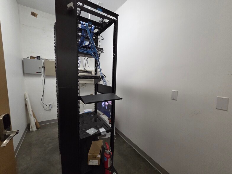 More Photos Of 2019-2025 Vista Ave SE, Salem Warehouse For Lease