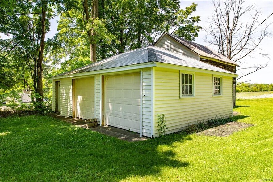 More Photos Of 2395 W Genesee Tpke, Camillus Specialty For Sale