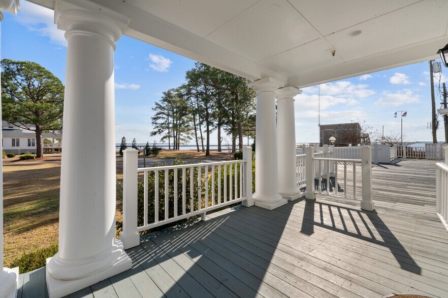 More Photos Of 738 E Main St, Belhaven Hotel For Sale