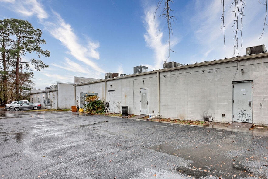 More Photos Of 10510 Abercorn St, Savannah Freestanding For Lease