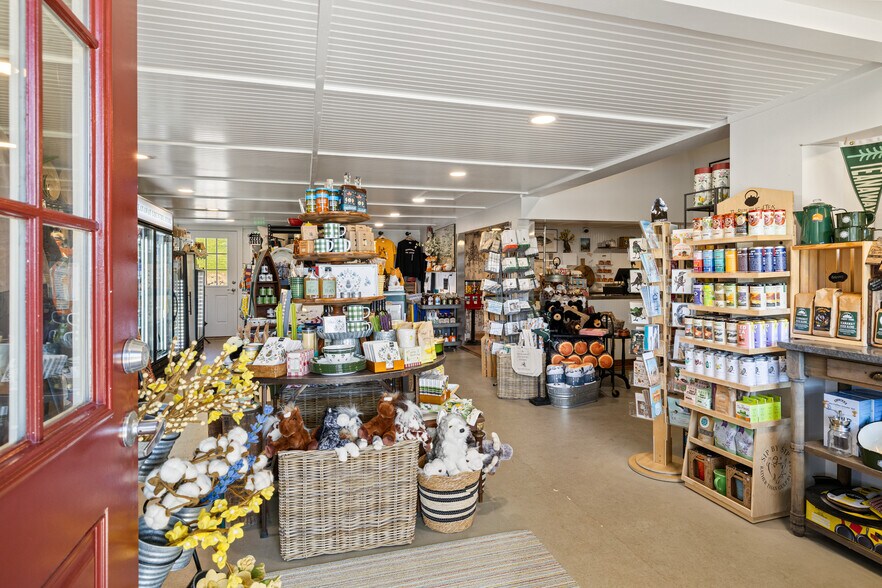 More Photos Of 10692 Teanaway Rd, Cle Elum Convenience Store For Sale