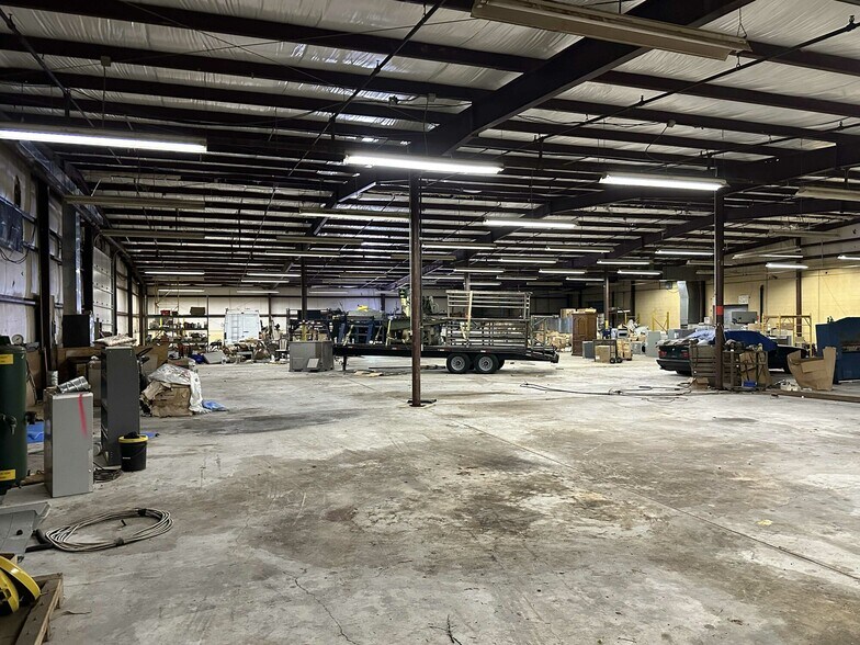 More Photos Of 401 E Main St, Louisa Light Manufacturing For Lease