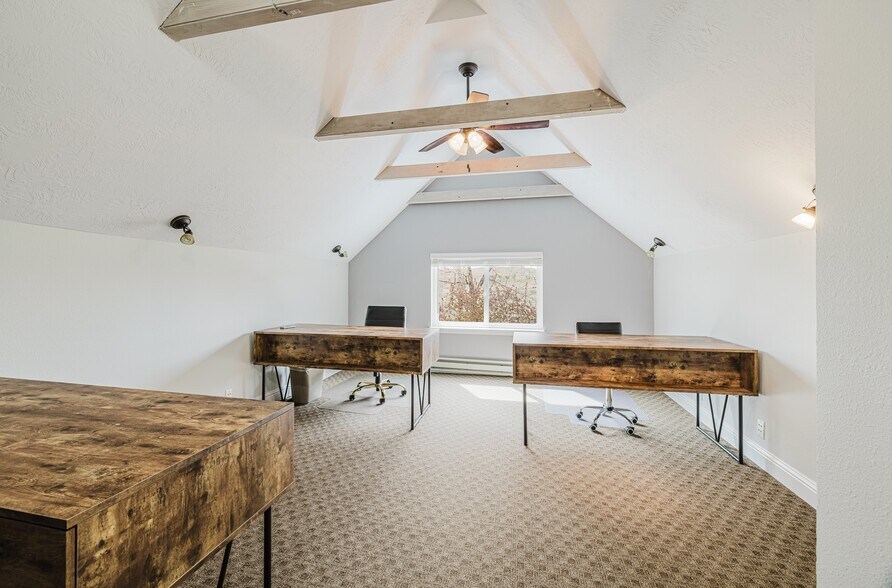More Photos Of 114 Tonka Ln, Spring Creek Serviced Offices For Lease