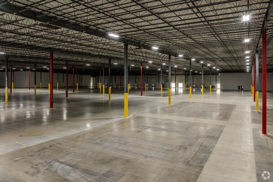 More Photos Of 3400 Southpark Pl, Grove City Warehouse For Lease