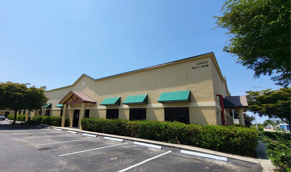 More Photos Of 10970 S Cleveland Ave, Fort Myers Office For Sale