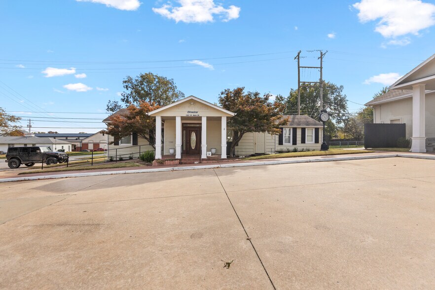 More Photos Of 1501 W Main St, Collinsville Funeral Home For Sale