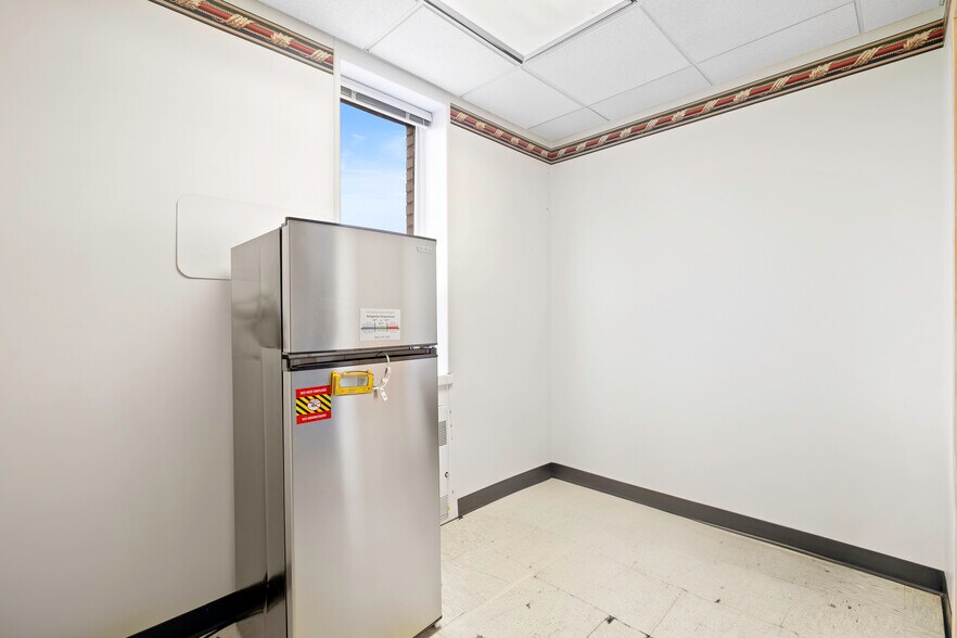 More Photos Of 3715 Main St, Bridgeport Medical For Lease