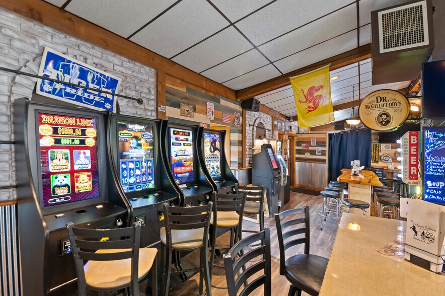 More Photos Of 1689 Day St, Greenleaf Restaurant For Sale