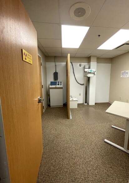 More Photos Of 3600 SW Capital Ave, Battle Creek Medical For Lease