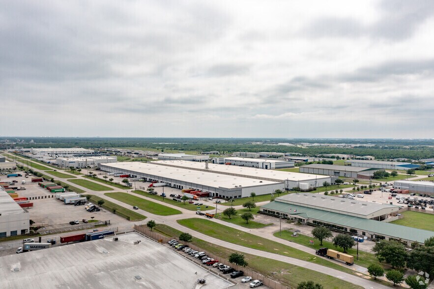 More Photos Of 4330 Underwood Rd, Pasadena Warehouse For Lease