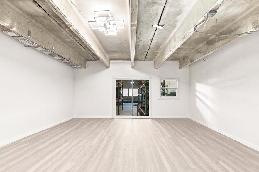 More Photos Of 1209 Gateway Rdg, Lake Park Warehouse For Sale
