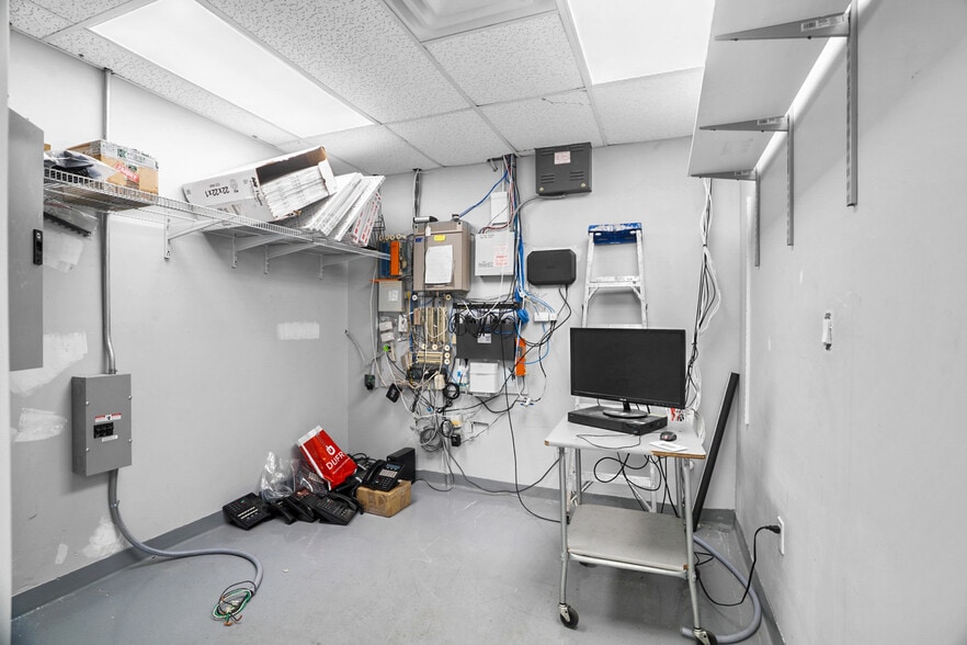 More Photos Of 8200-8358 NW 30th Ter, Doral Warehouse For Lease