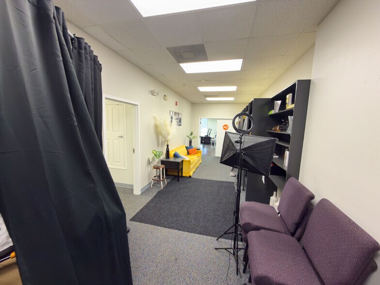 More Photos Of 275 W Airport Blvd, Pensacola Storefront Retail Office For Lease
