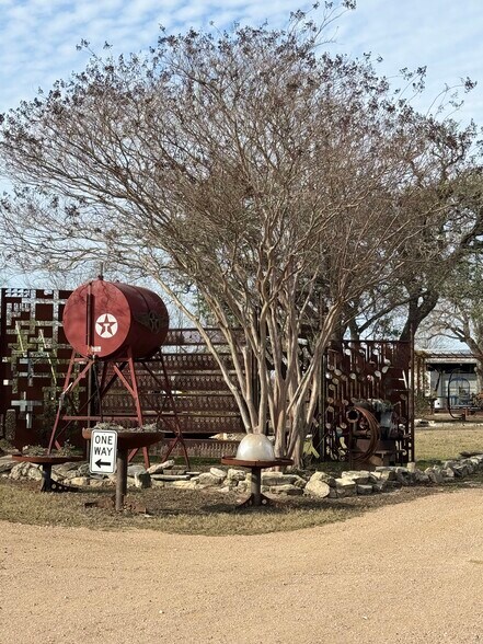 More Photos Of 7080 W Highway 290, Dripping Springs General Retail For Lease