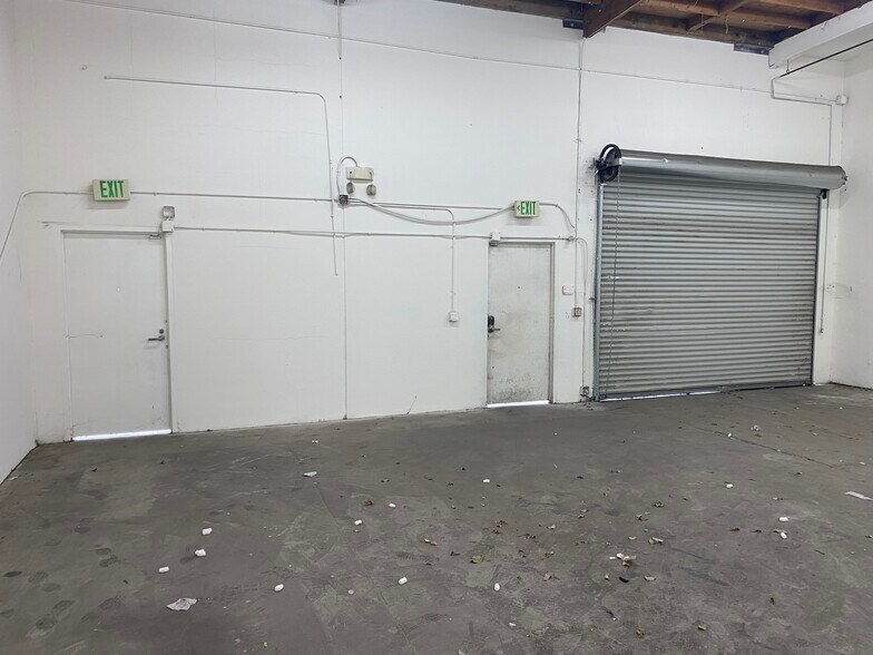 More Photos Of 21301 Vanowen St, Canoga Park Warehouse For Lease