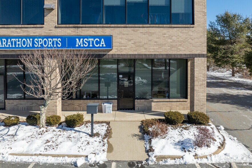 More Photos Of 956 Turnpike St, Canton Showroom For Lease