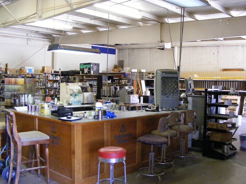 More Photos Of 2006 50th St, Lubbock Flex For Lease