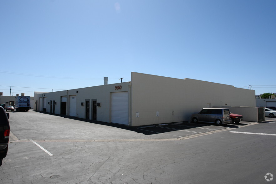 More Photos Of 9850-9860 Owensmouth Ave, Chatsworth Manufacturing For Lease