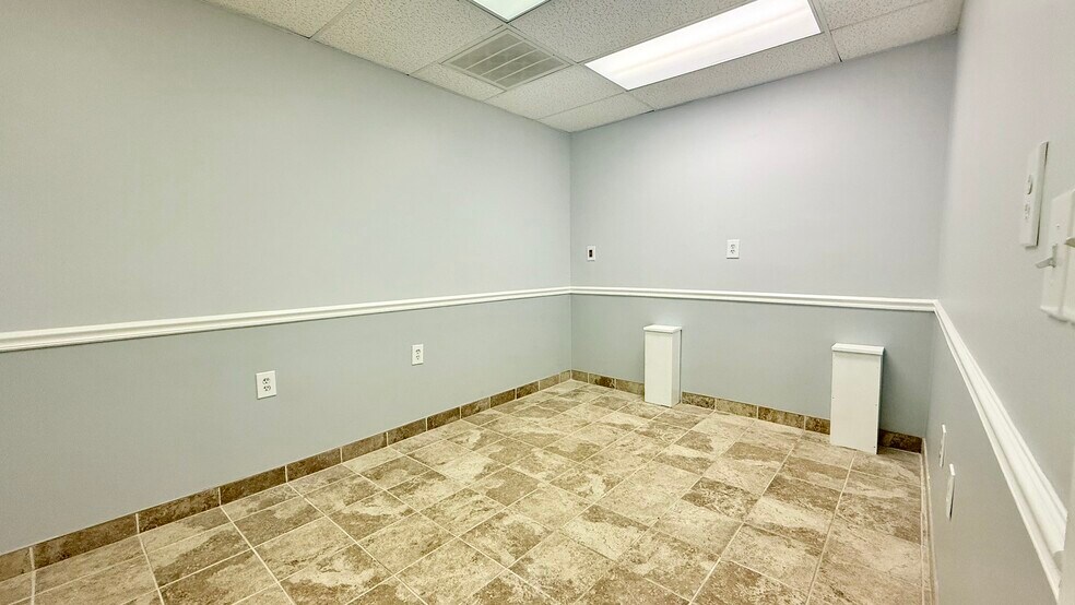 More Photos Of 561 Cranbury Rd, East Brunswick Medical For Sale