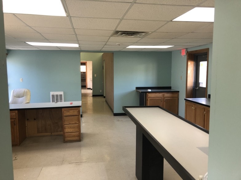 More Photos Of 7947 Southeastern Ave, Indianapolis Loft Creative Space For Sale