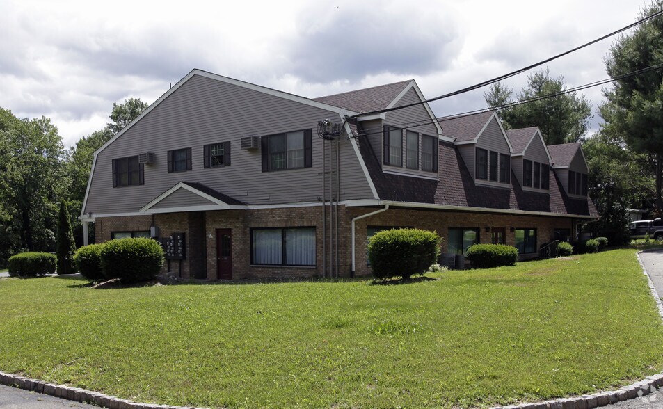 More Photos Of 7 Oak Ridge Rd, Newfoundland Office Residential For Lease