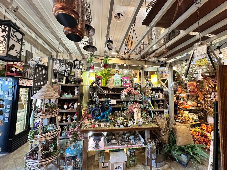 More Photos Of 5659 Dakota Ave S, Huron Garden Center For Sale