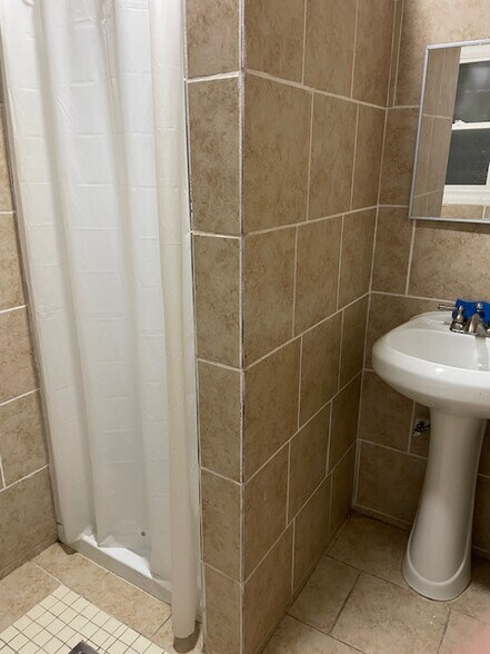 More Photos Of 543 Broad Ave, Wilmington Apartments For Sale