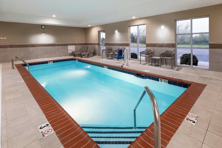 More Photos Of 230 Cracker Barrel Dr, Clarksville Hotel For Sale