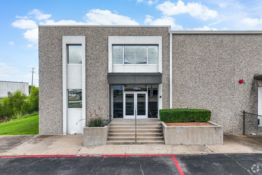 More Photos Of 1810 Kelly Blvd, Carrollton Warehouse For Lease