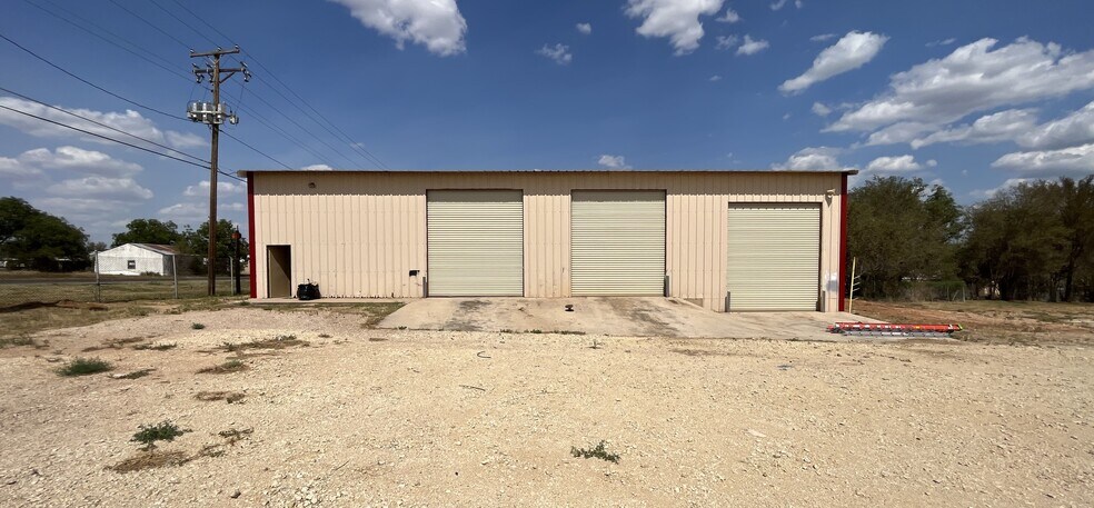More Photos Of 2306 E Broadway St, Sweetwater Truck Terminal For Lease