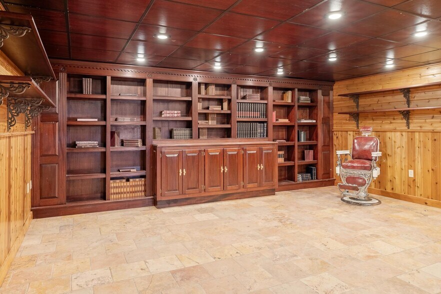 More Photos Of 1950 Collins Rd, Halifax Winery Vineyard For Sale