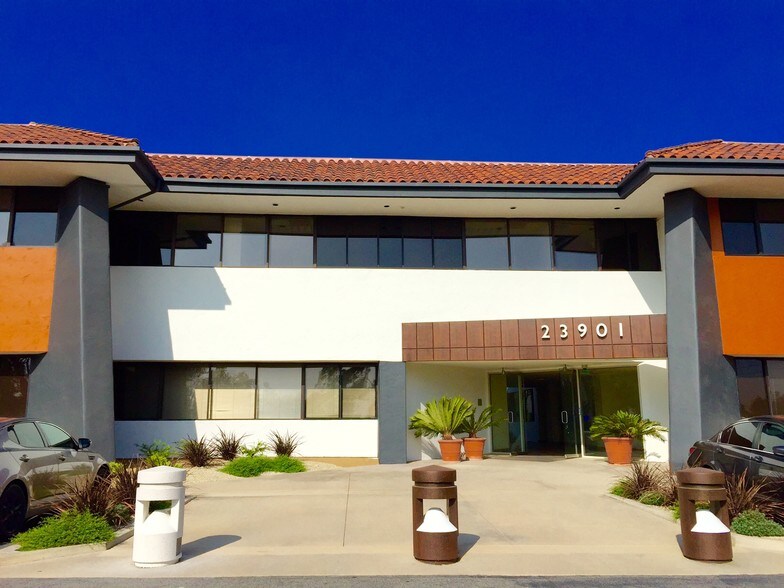 More Photos Of 23901 Calabasas Rd, Calabasas Office For Lease