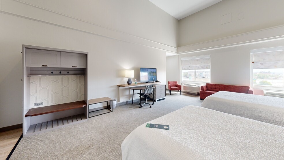 More Photos Of 300 E Central Texas Expy, Killeen Hotel For Sale