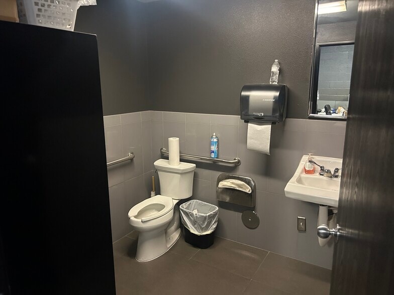 More Photos Of 2785 N Lamb Blvd, Las Vegas Warehouse For Sale