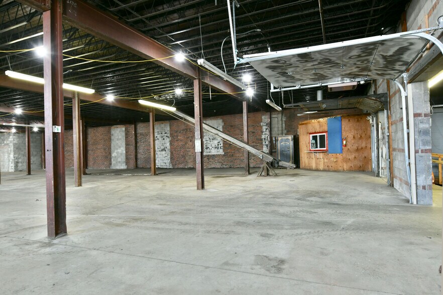 More Photos Of 944 W Rayen Ave, Youngstown Industrial For Sale
