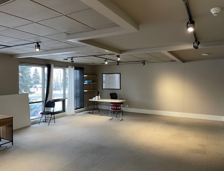 More Photos Of 1415 28 St NE, Calgary Distribution For Lease