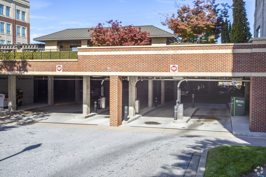 More Photos Of 320 E Main St, Spartanburg Office For Lease