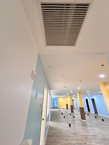 More Photos Of 1143-1147 47th Ave, Long Island City Showroom For Lease