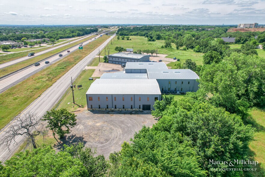 More Photos Of 2401 N Highway 287, Mansfield Flex For Sale