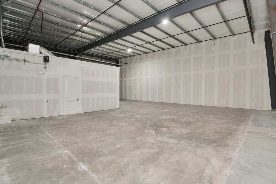 More Photos Of 12425 W Airport Blvd, Sugar Land Light Distribution For Sale