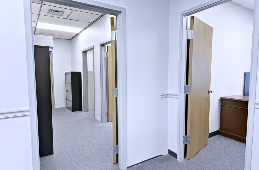 More Photos Of 1 Mountain Rd, Burlington Office For Lease