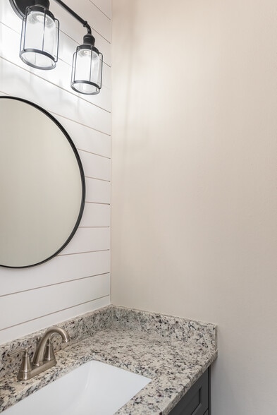 More Photos Of 77-87 Bay Bridge Dr, Gulf Breeze Office For Sale