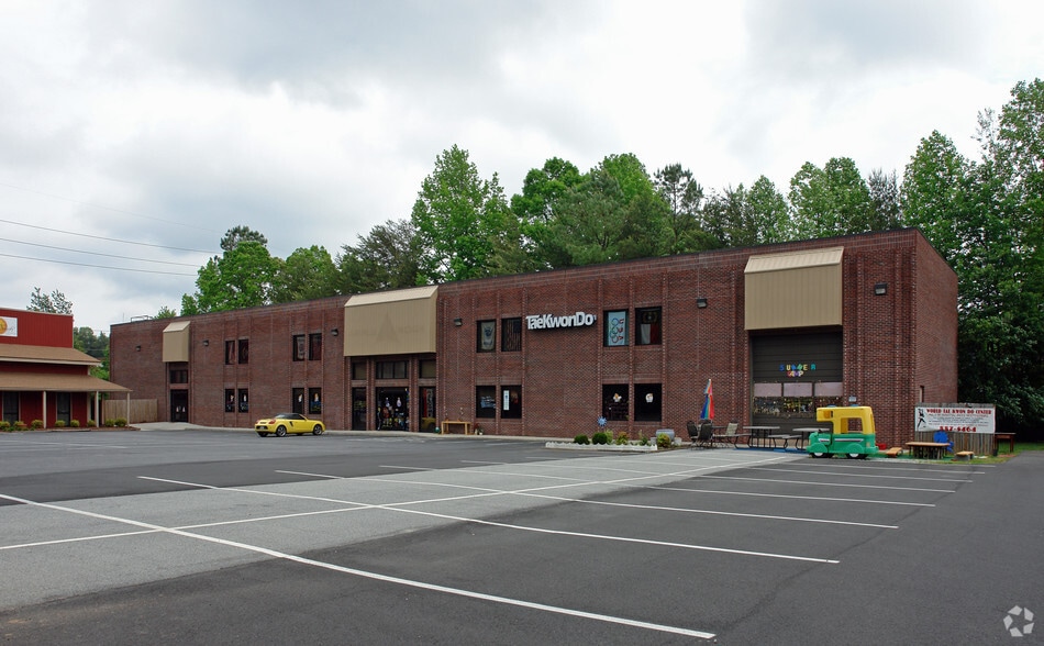 More Photos Of 1190 Eastchester Dr, High Point General Retail For Lease