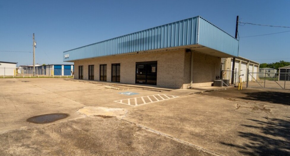 More Photos Of 1404 E Rio Grande St, Victoria Warehouse For Sale