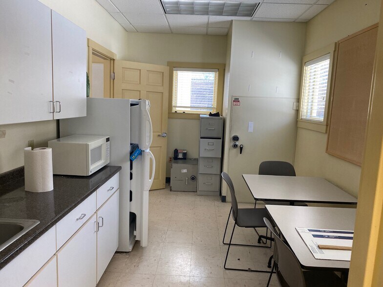 More Photos Of 787 Main St, Monmouth General Retail For Lease