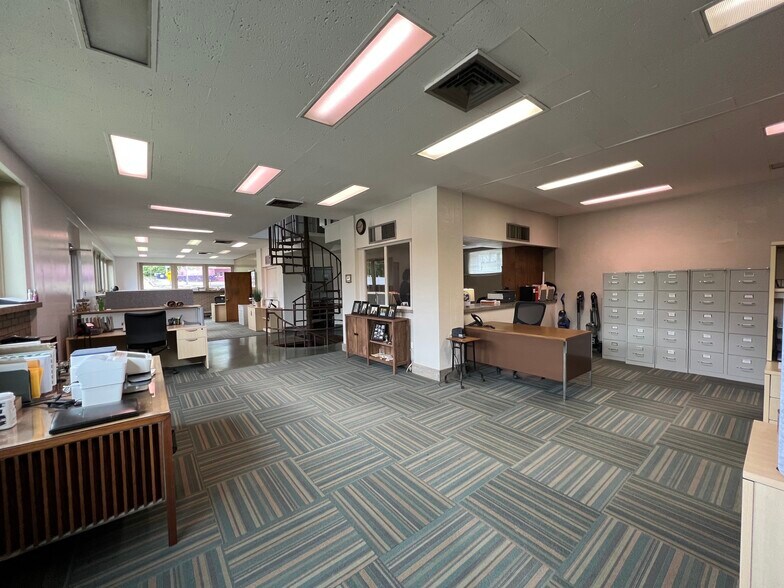 More Photos Of 810 Noblestown Rd, Carnegie Office For Sale