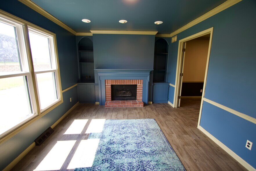 More Photos Of 123 N Jackson St, Janesville Office For Sale