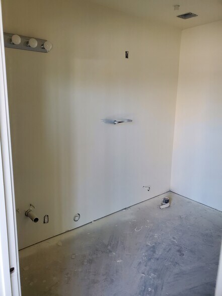 More Photos Of 3201 Oak, Phoenix General Retail For Lease